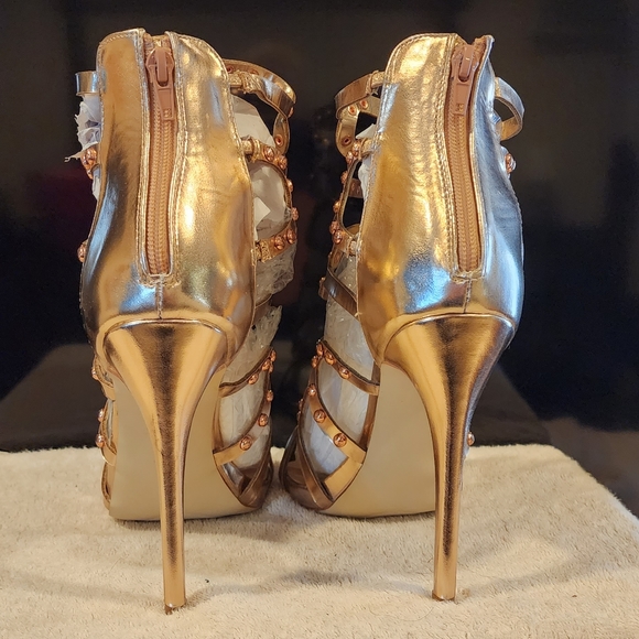 Heels - Picture 4 of 6